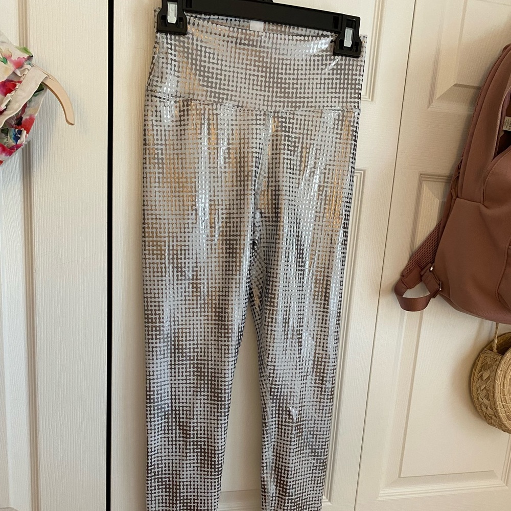 NWT Peloton Show Up Foil Leggings